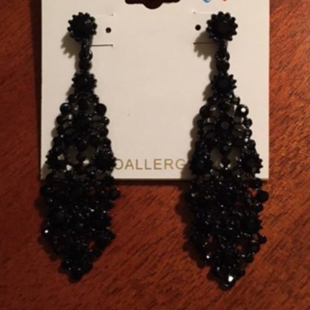 Pretty black earrings - NWOT